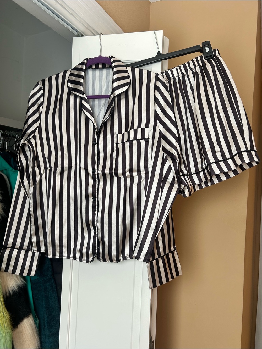 Boohoo Black & Cream White Stripe Pajama Matching Sleepwear Set | Size 6